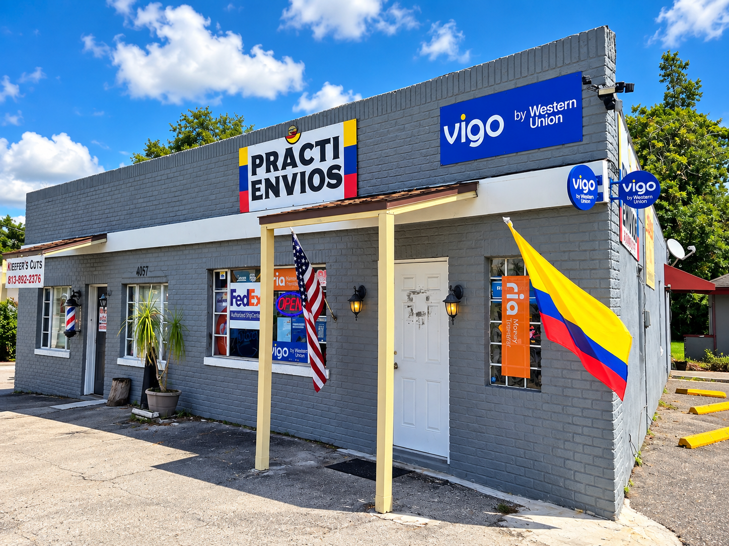 Fachada de PractiEnvíos en Land O' Lakes, Florida